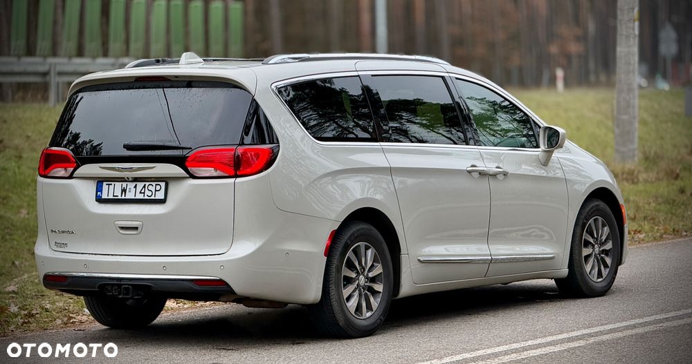 Chrysler Pacifica - 7