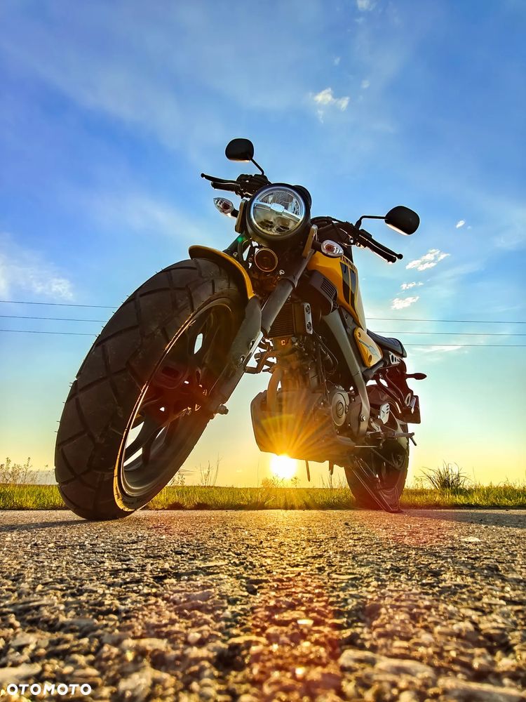 Yamaha XSR - 12