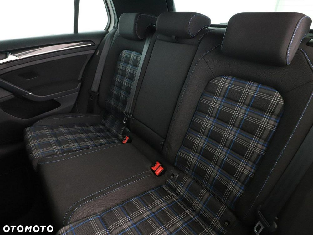 Volkswagen Golf - 17