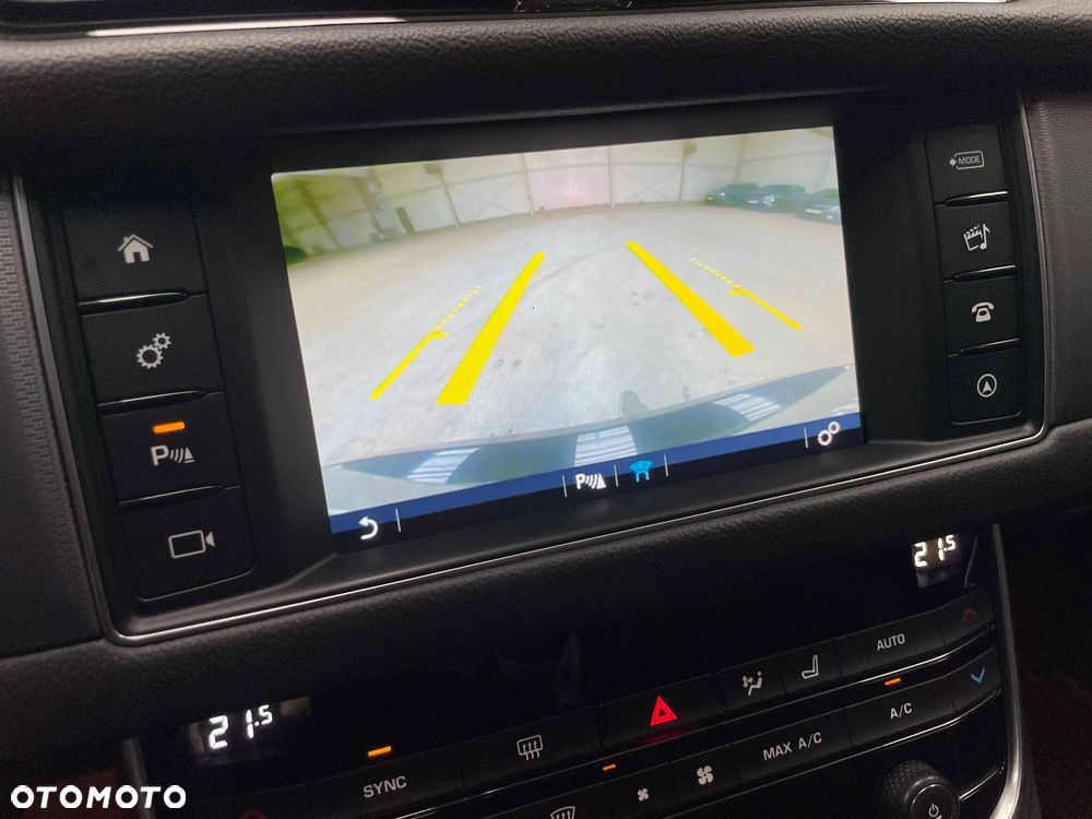 Jaguar XF 2.0 i4D AWD R-Sport - 28