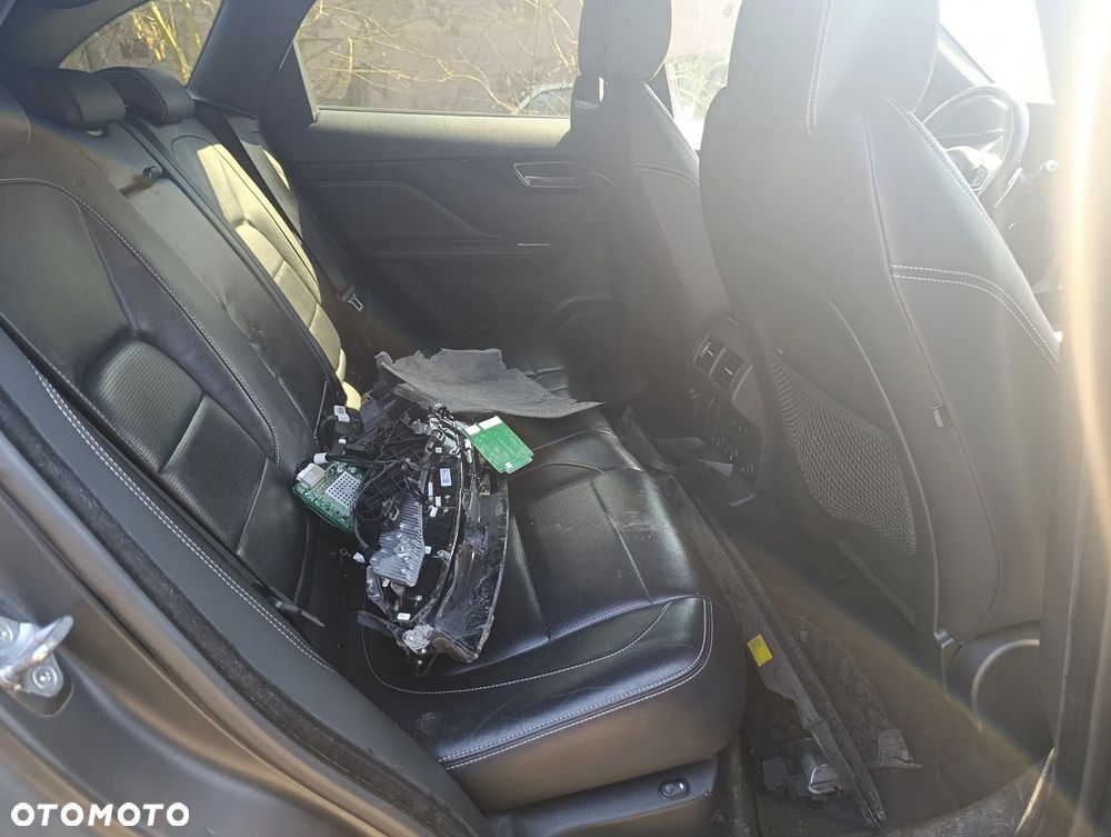 Jaguar F-Pace D300 AWD R-Dynamic SE - 12