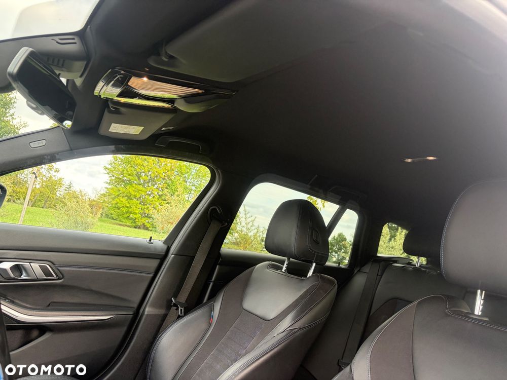 BMW Seria 3 320d xDrive Edition M Sport Shadow - 17
