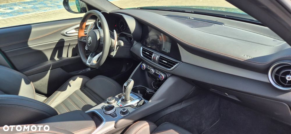 Alfa Romeo Giulia 2.0 Turbo Intensa Q4 - 18