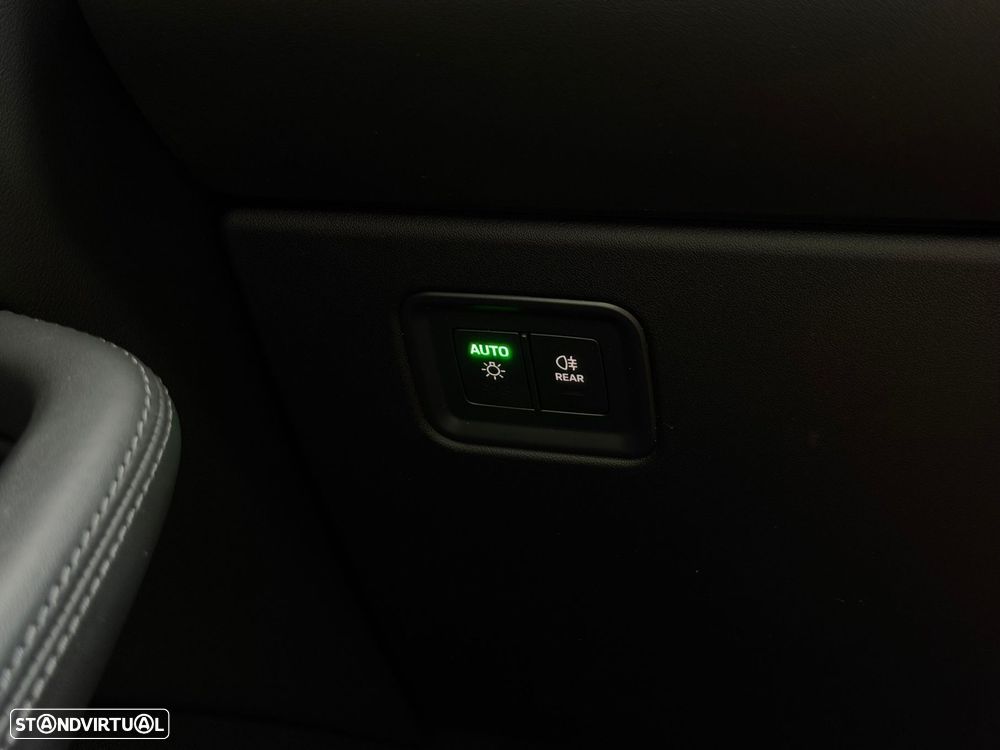 Porsche Macan Electric 4 - 35