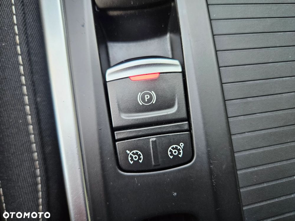 Renault Megane TCe 140 GPF LIMITED - 31