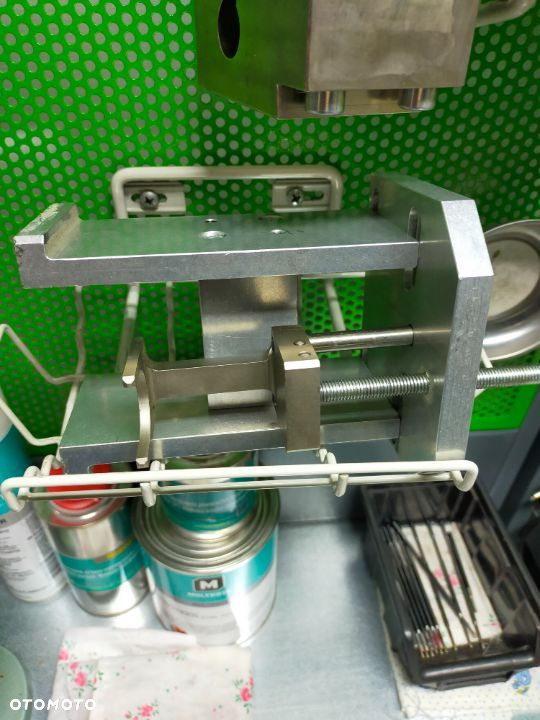 EPS 100 tester wtryskiwaczy Bosch . 0684200704 TCR 5001 - 7