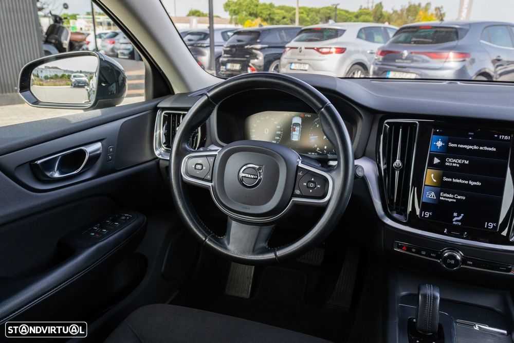 Volvo V60 2.0 B4 Essential Auto - 20