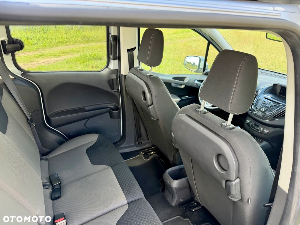 Ford Tourneo Courier 1.0 EcoBoost S&S Titanium - 10