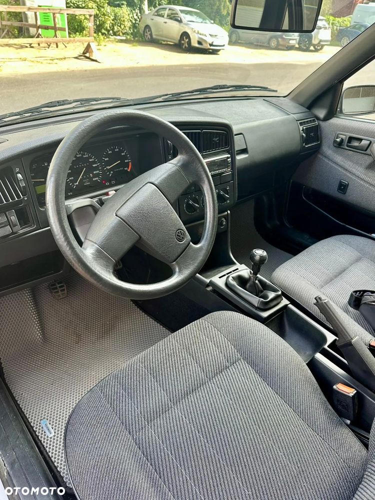 Volkswagen Passat 1.8 CL - 10