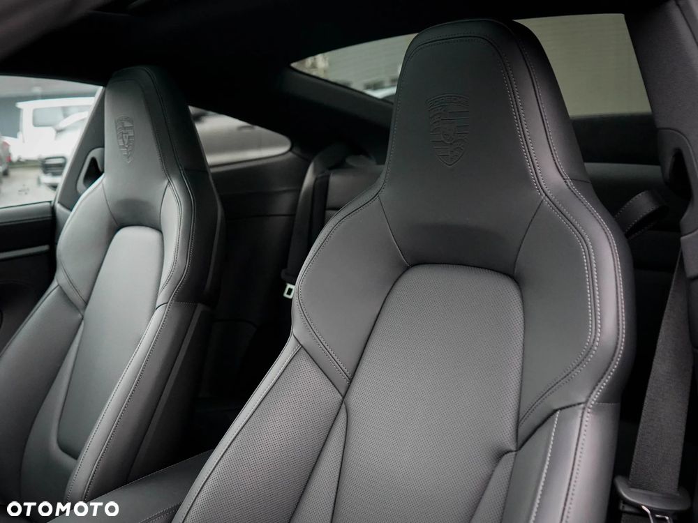 Porsche 911 Carrera 4S - 19