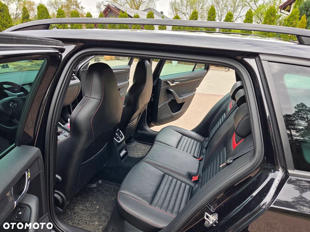 Skoda Octavia 2.0 TDI DSG RS - 8