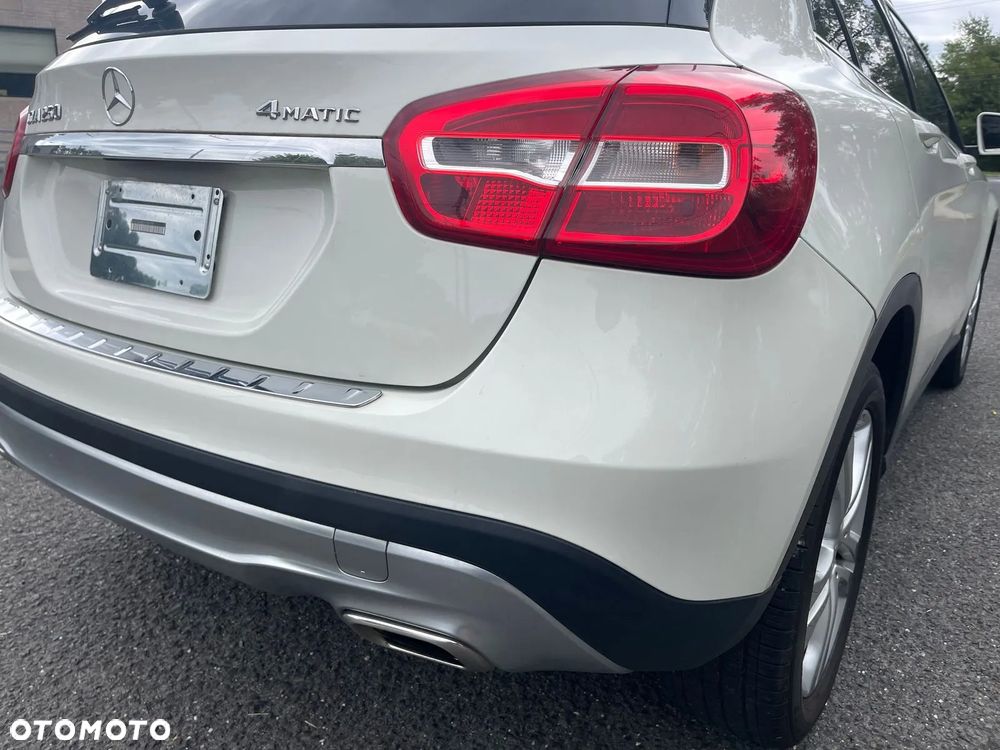 Mercedes-Benz GLA 250 4-Matic - 16