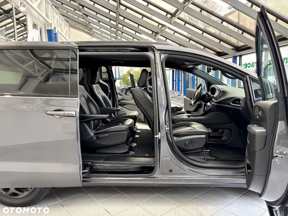 Chrysler Pacifica - 14