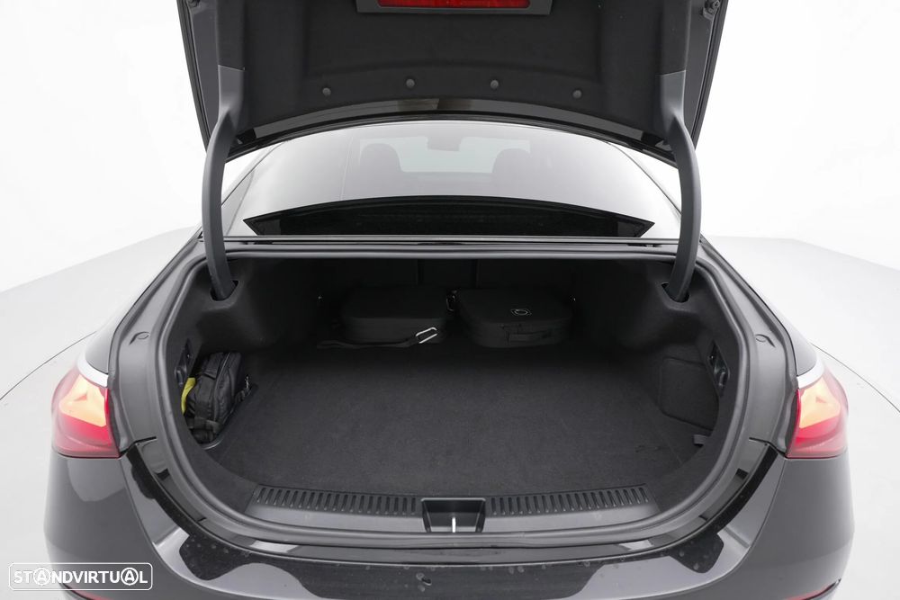 Mercedes-Benz E 300 e Avantgarde - 34