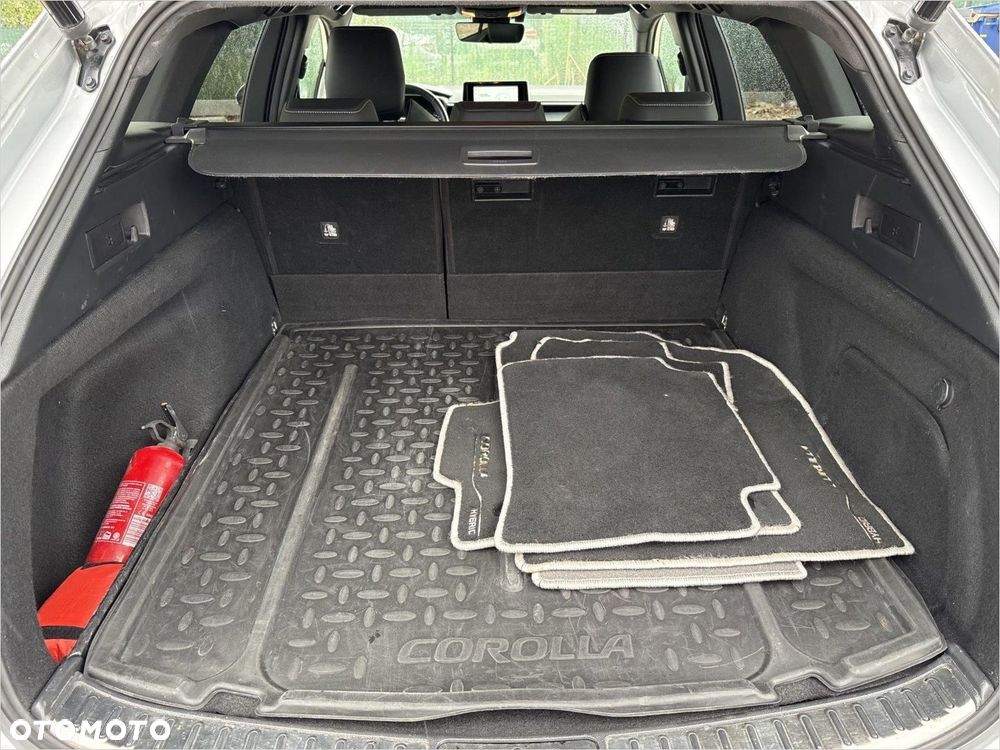Toyota Corolla 2.0 Hybrid Executive - 18