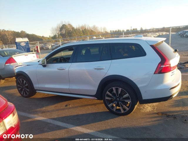 Volvo V60 Cross Country B5 B AWD Ultimate - 8