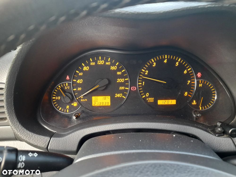 Toyota Avensis - 11