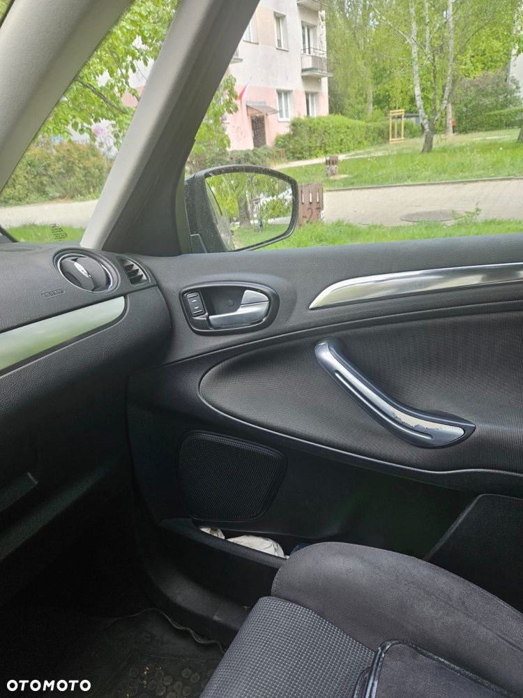 Ford S-Max - 12