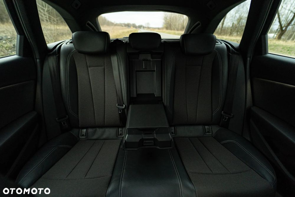 Audi A4 Avant 35 TFSI S tronic - 12