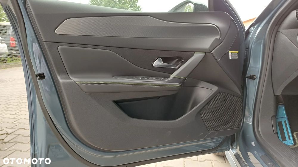 Peugeot 308 Hybrid 145 e-DSC6 GT - 10