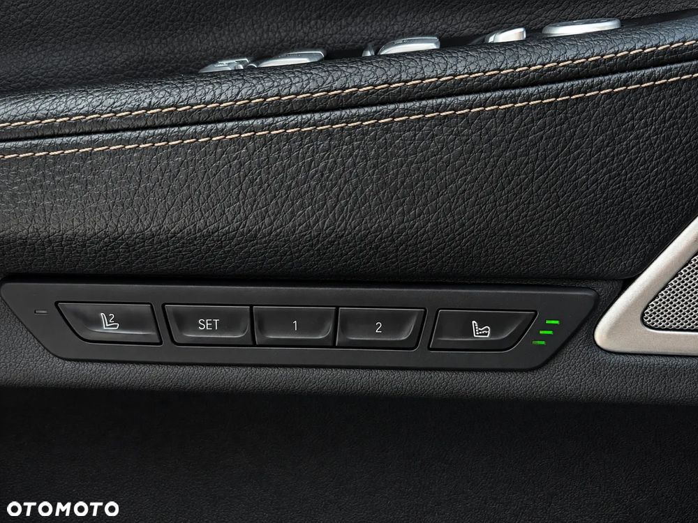 BMW Seria 7 740i - 23