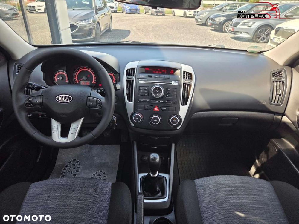 Kia Ceed - 13