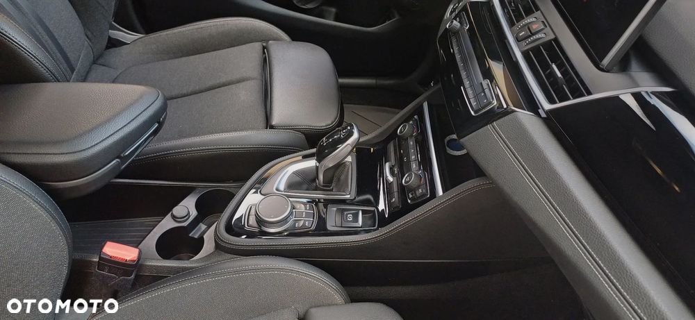 BMW Seria 2 218i - 11