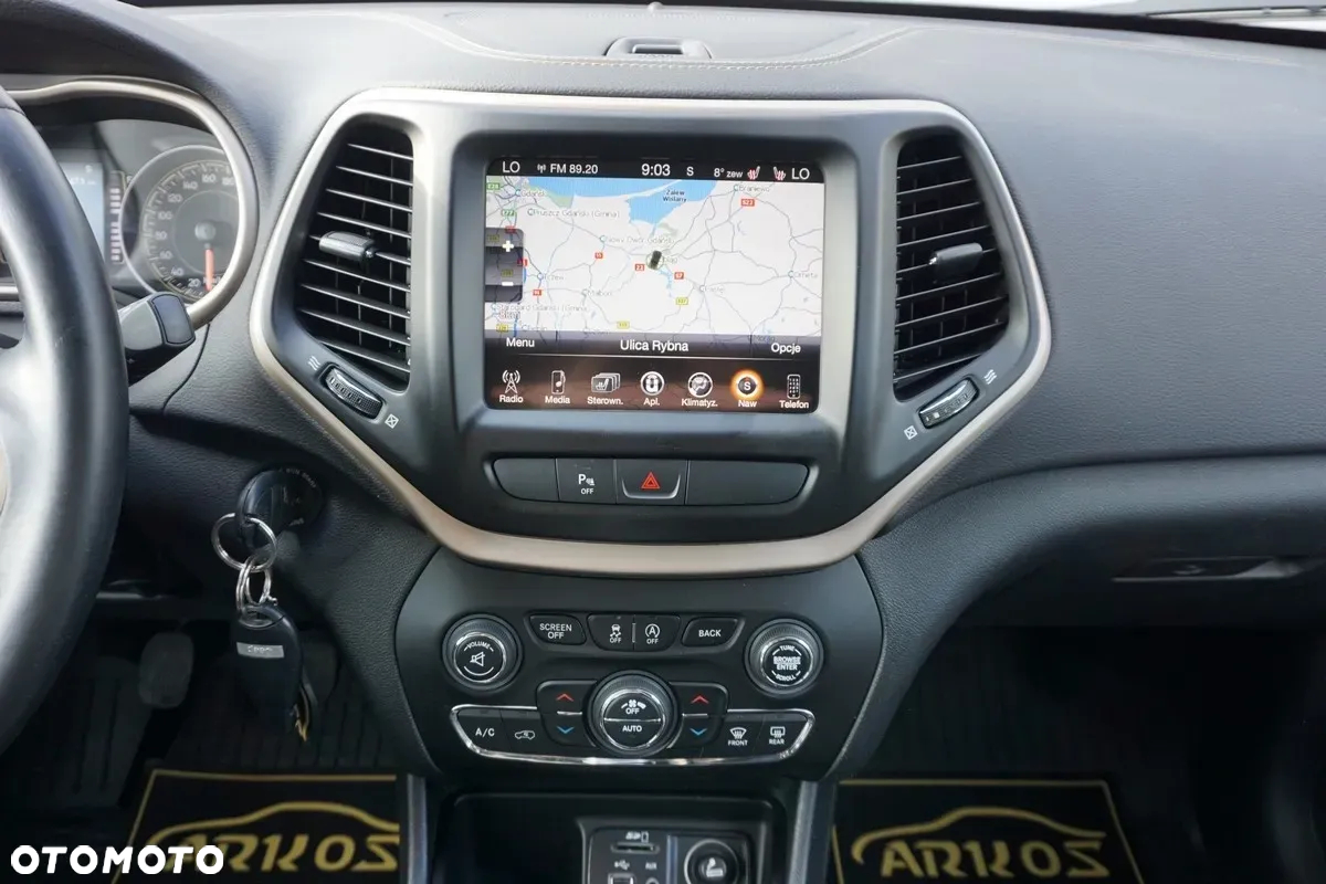 Jeep Cherokee - 30