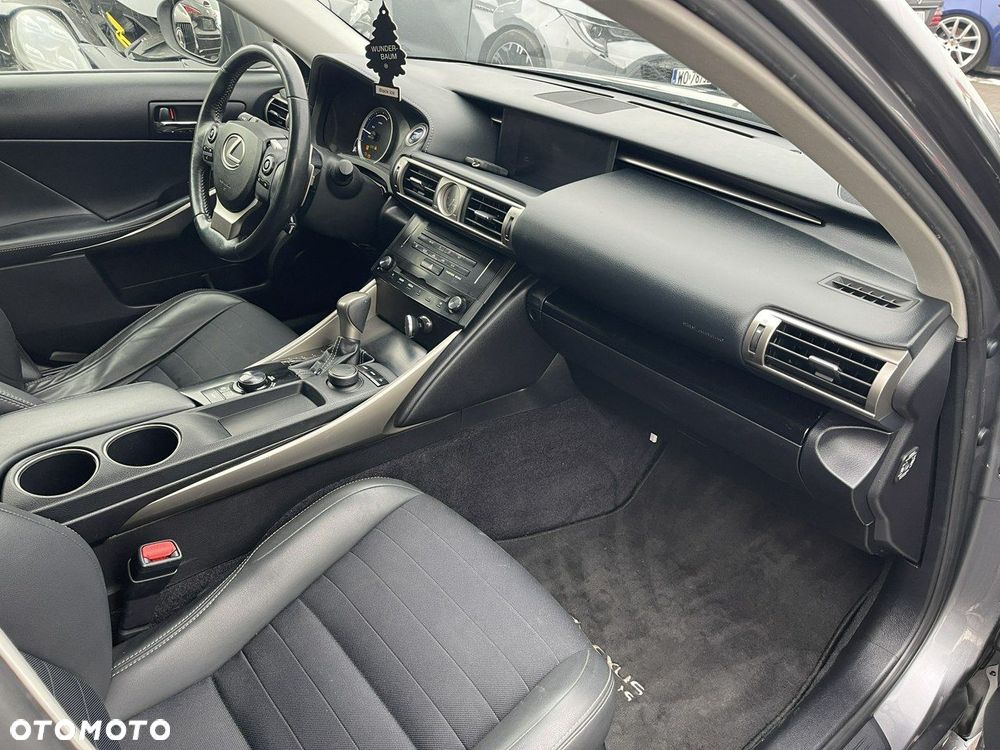 Lexus IS 300h Comfort - 9