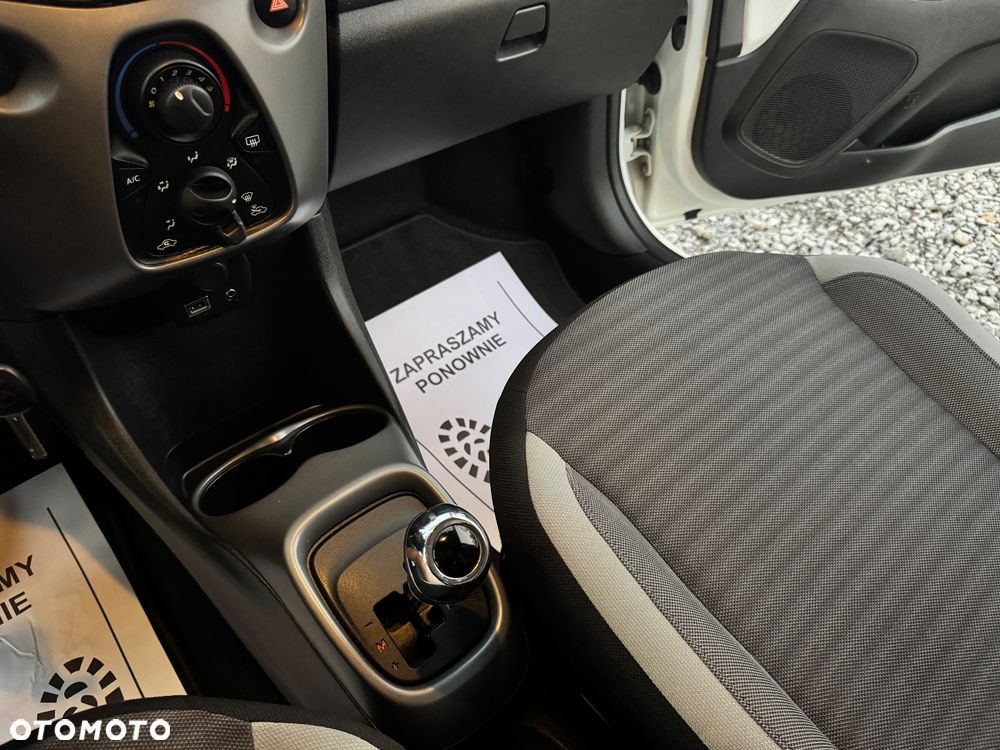 Toyota Aygo x.shift x-play connect - 35
