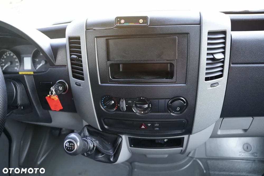 Mercedes-Benz SPRINTER 310 CDI / BRYGADÓWKA  7 MIEJSC / MANUAL / BLASZAK / FURGON - 28