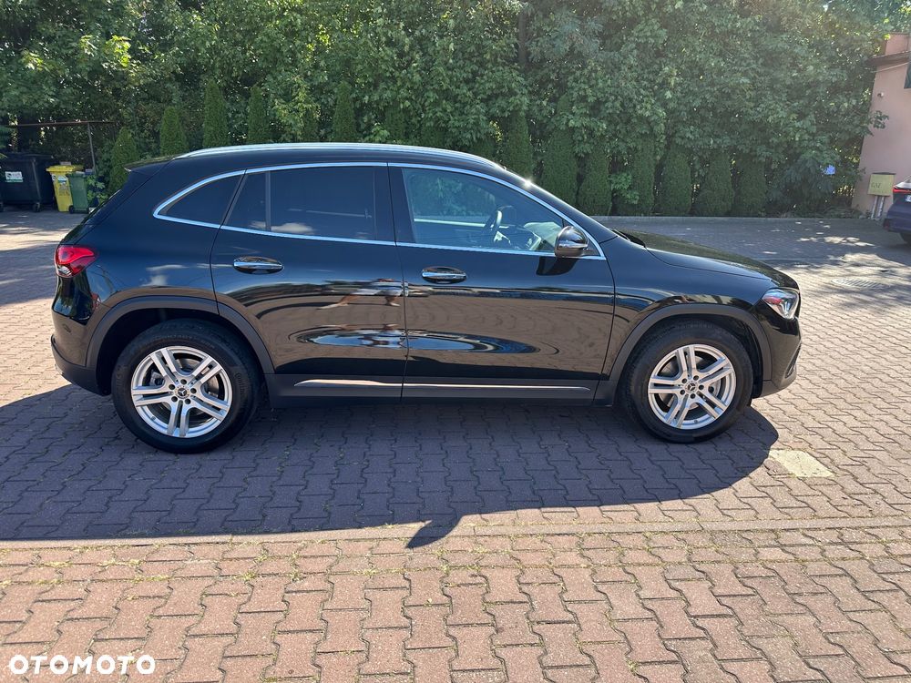 Mercedes-Benz GLA 250 4Matic 8G-DCT - 4