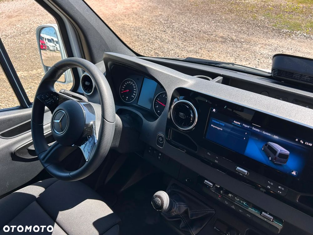 Mercedes-Benz Sprinter 517 - 22