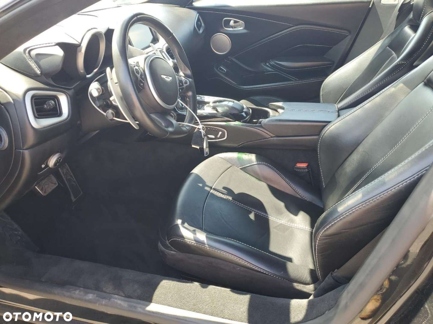 Aston Martin Vantage - 8