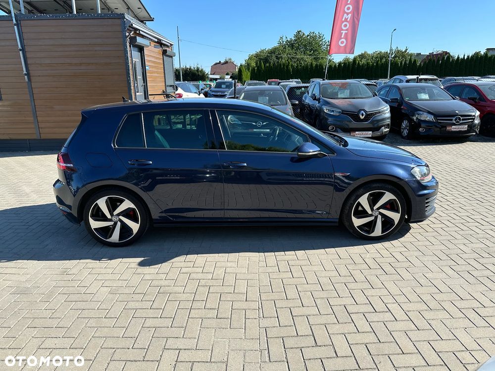 Volkswagen Golf - 37