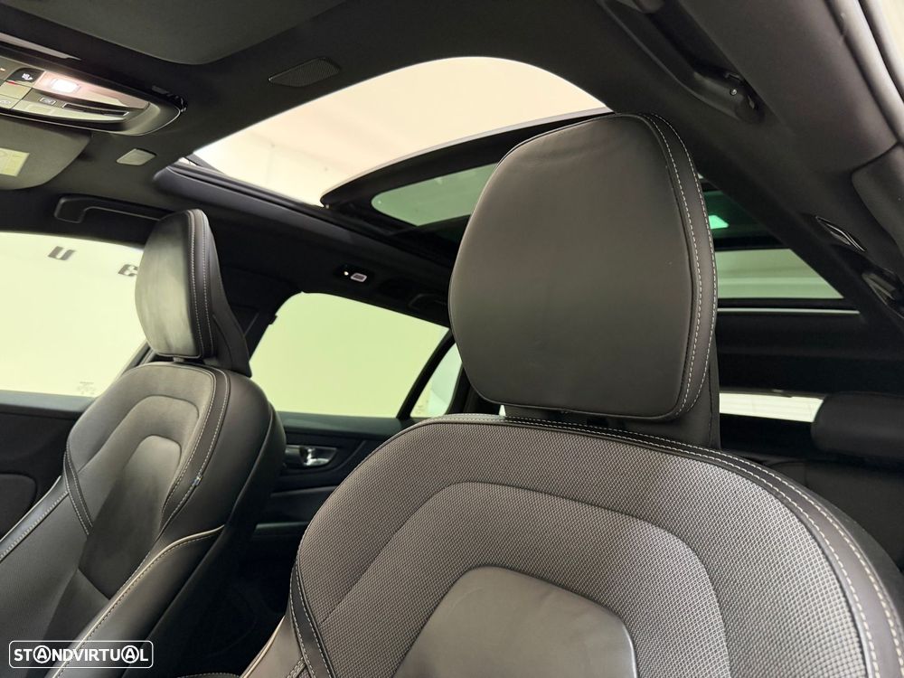 Volvo V60 2.0 T8 AWD TE Plus Dark - 24