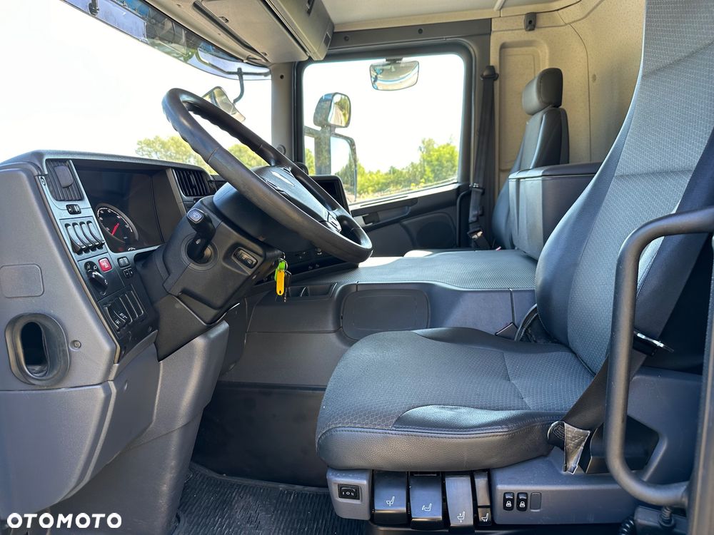 Scania P 230  skrzynia dl. 8200mm - 10