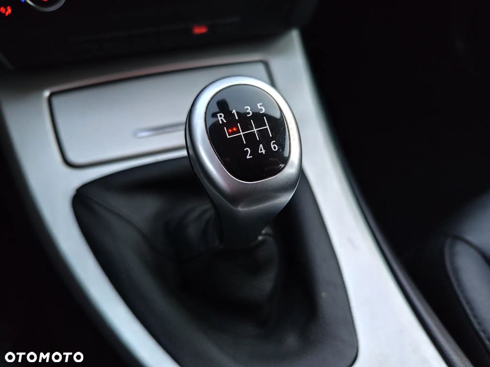 BMW Seria 3 318d - 28