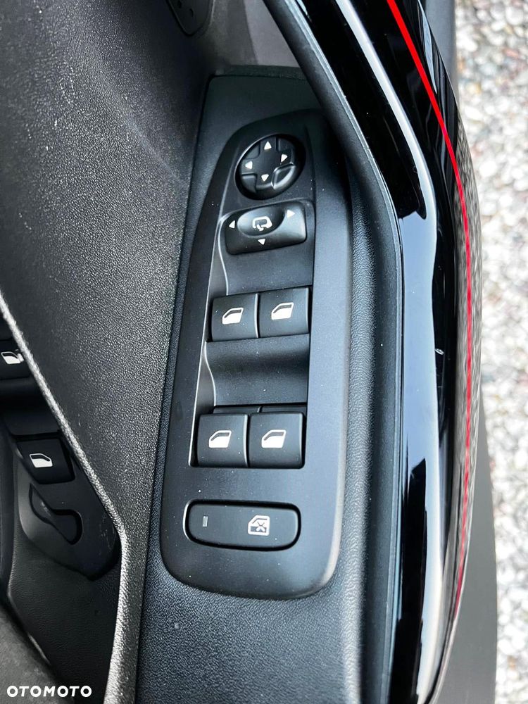 Peugeot 2008 BlueHDi 120 EAT6 Black Edition - 31