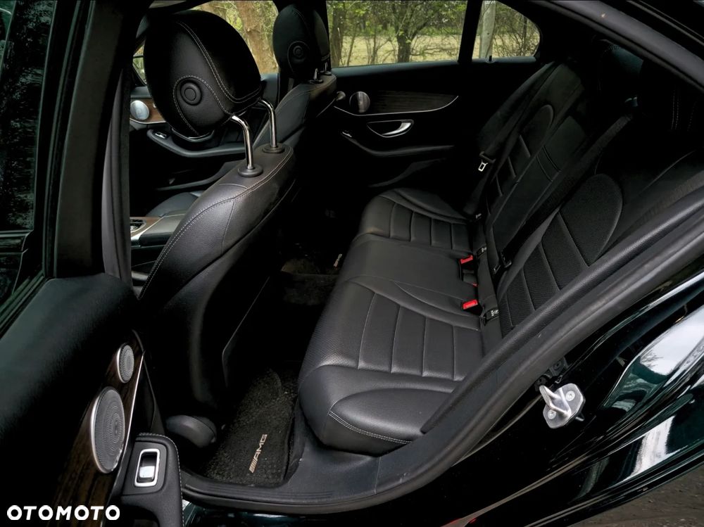 Mercedes-Benz Klasa C 300 9G-TRONIC AMG Line - 23