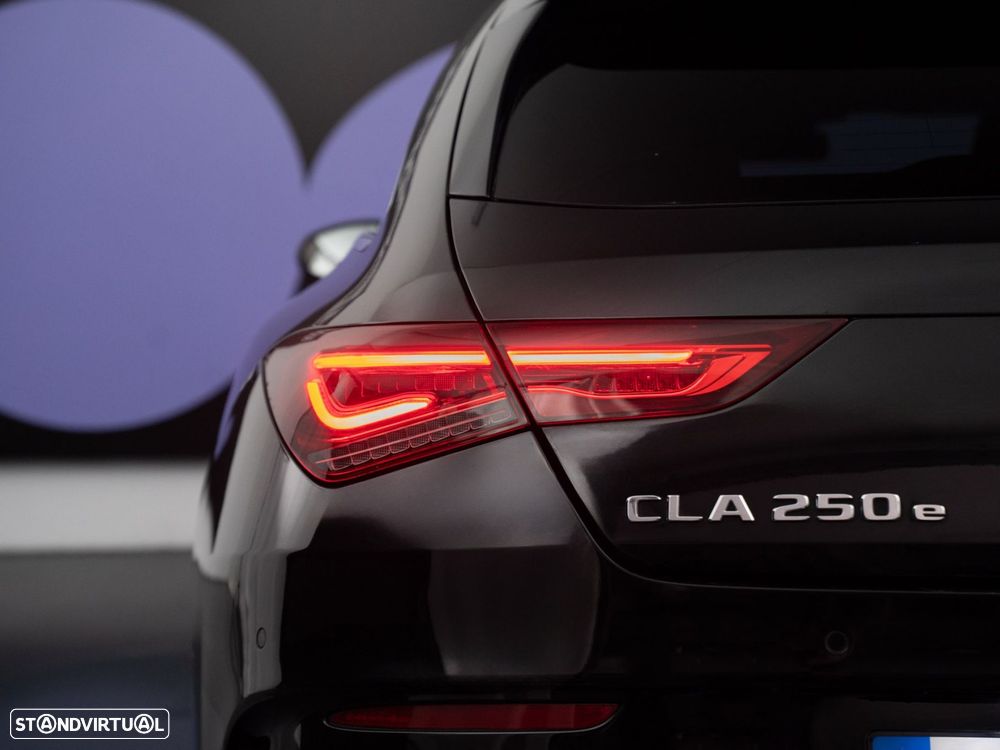 Mercedes-Benz CLA 250 e Shooting Brake AMG Line - 11