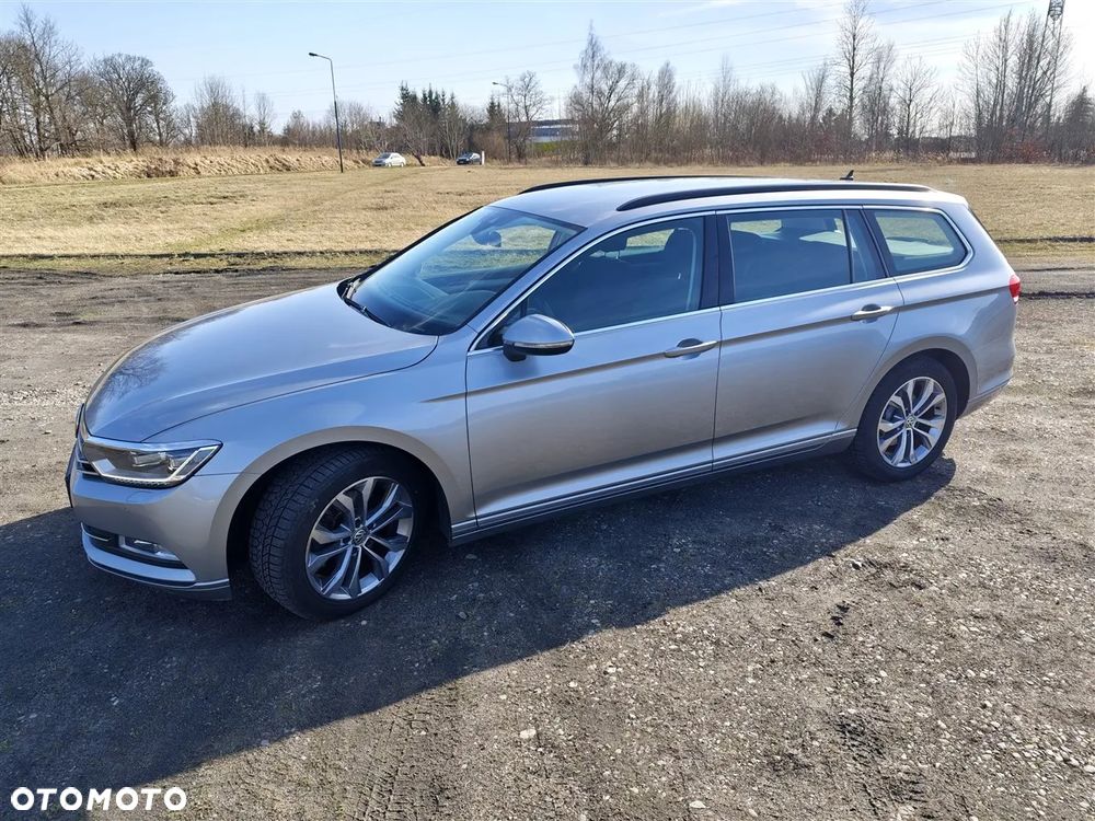Volkswagen Passat - 1