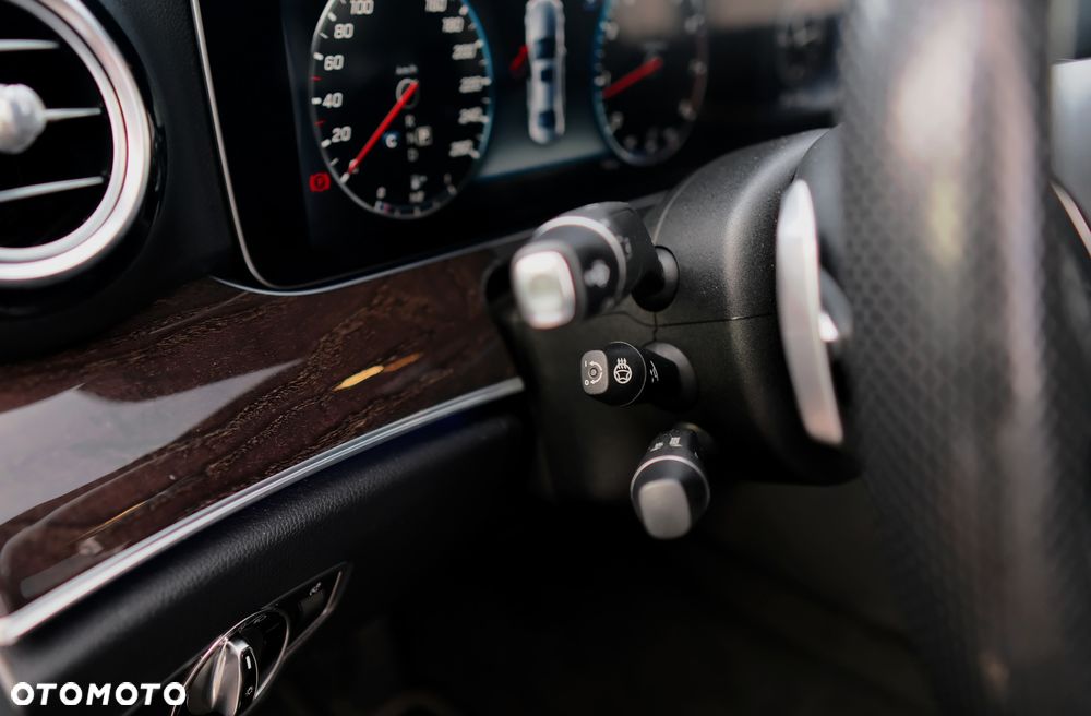 Mercedes-Benz Klasa E 300 9G-TRONIC - 22