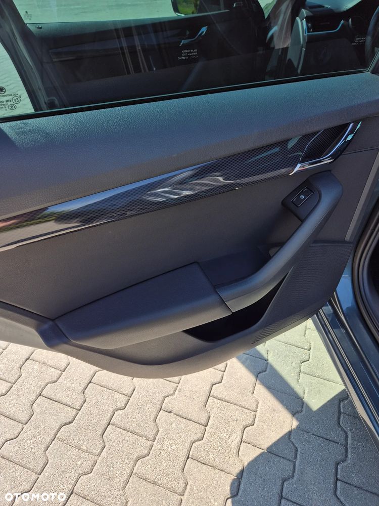 Skoda Octavia 2.0 TDI DSG RS - 11