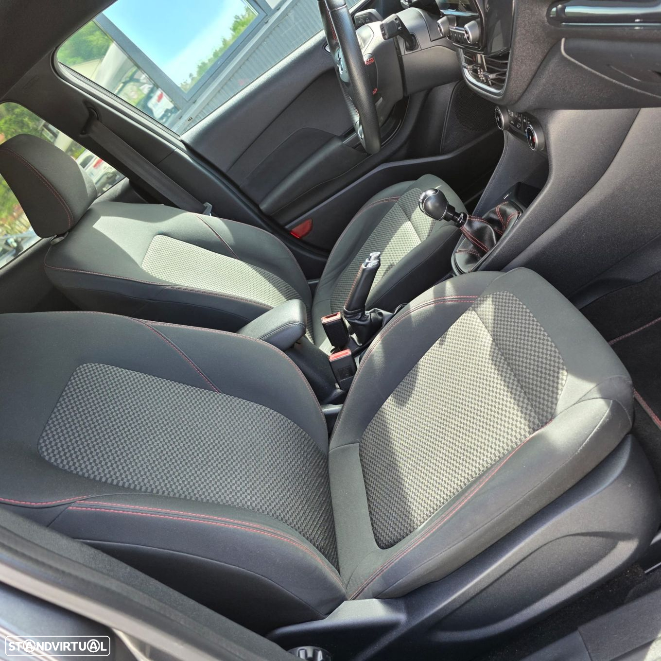 Ford Fiesta 1.0 EcoBoost MHEV ST-Line - 35