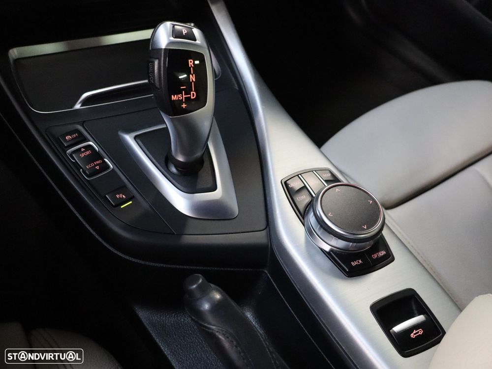BMW 218 i Cabrio Pack M Auto - 23