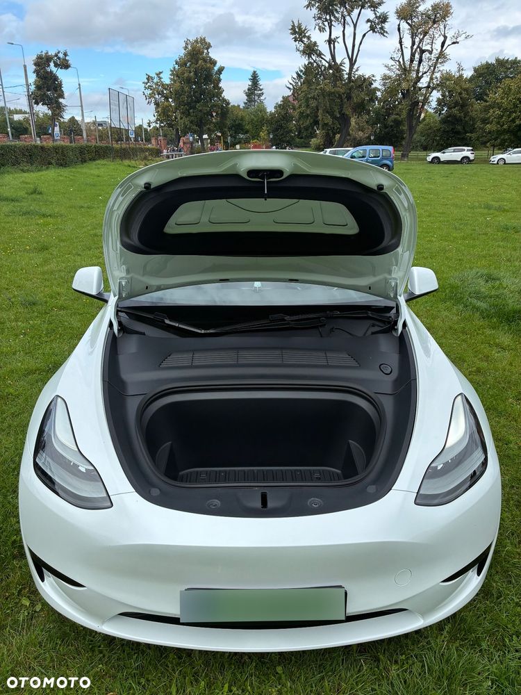 Tesla Model Y - 16