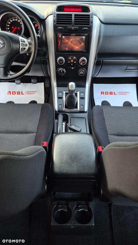 Suzuki Grand Vitara 2.0 Comfort - 33