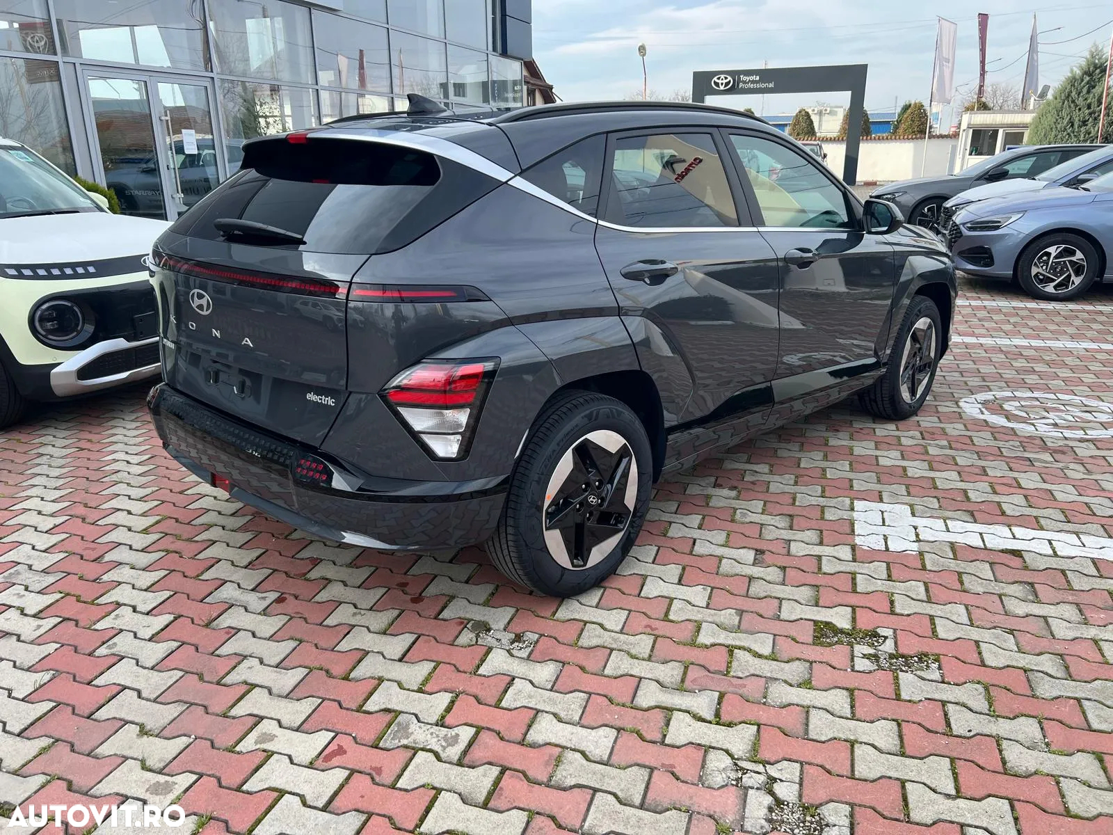 Hyundai KONA - 7