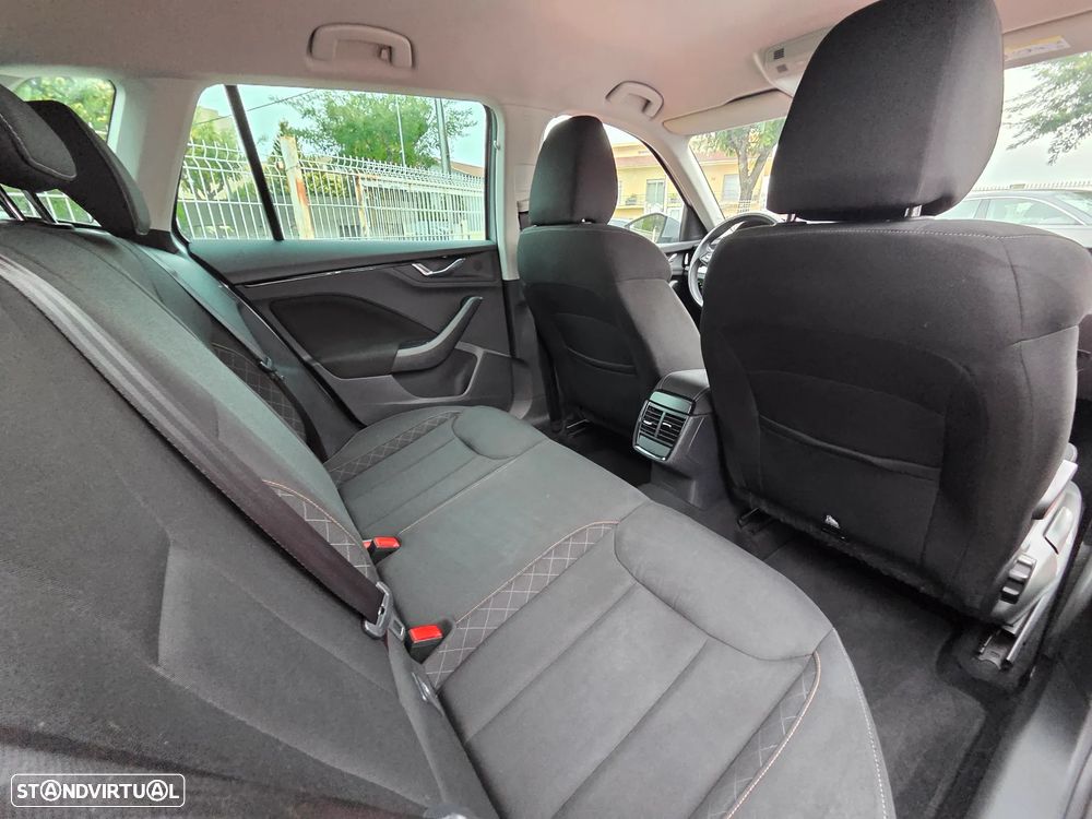 Skoda Kamiq 1.0 TSI Scoutline DSG - 15